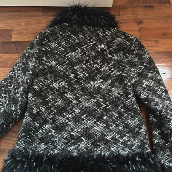 Black fur coat ! - Picture 7 of 10